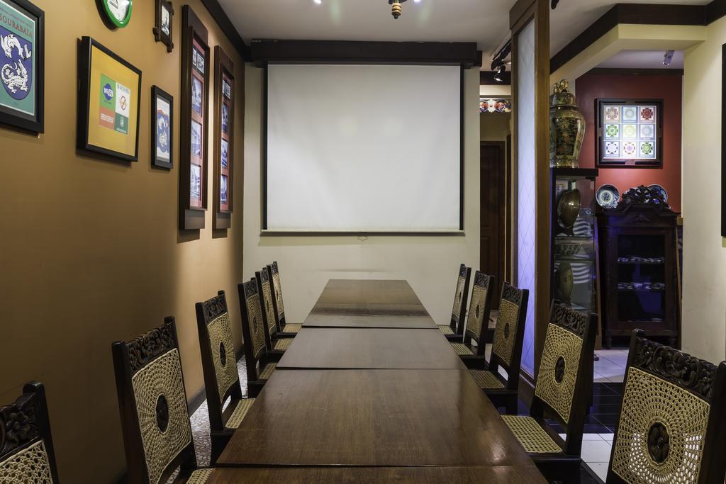 Dhanesvara Holistic Unique Homestay Wonocolo Ngoại thất bức ảnh