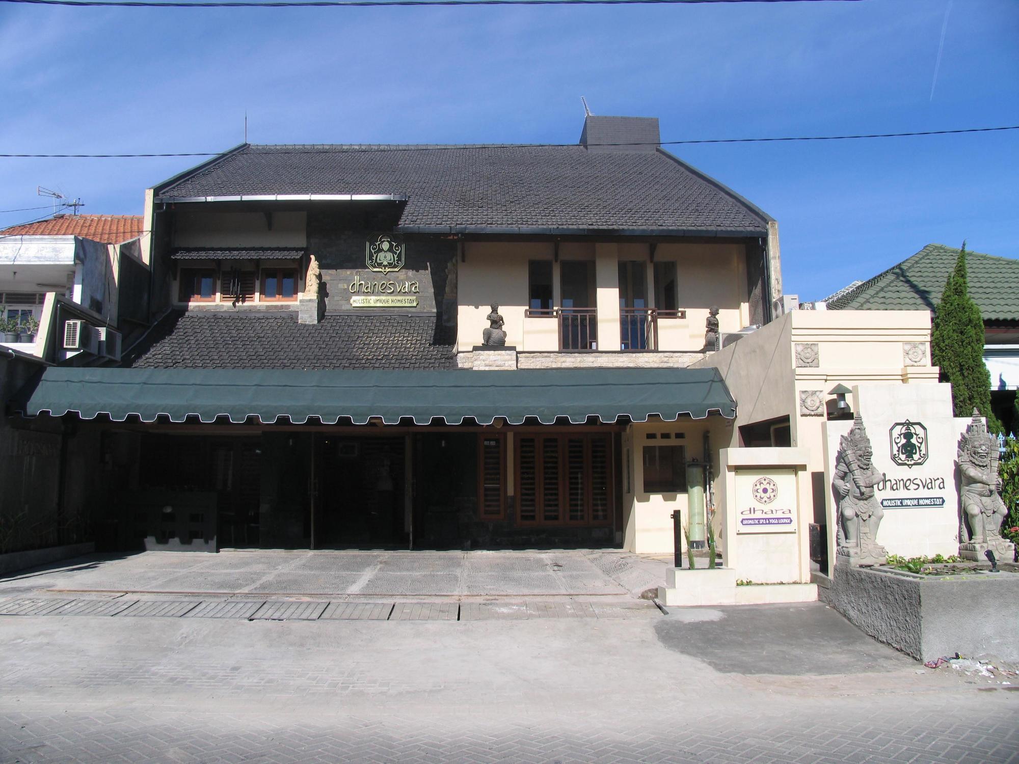 Dhanesvara Holistic Unique Homestay Wonocolo Ngoại thất bức ảnh