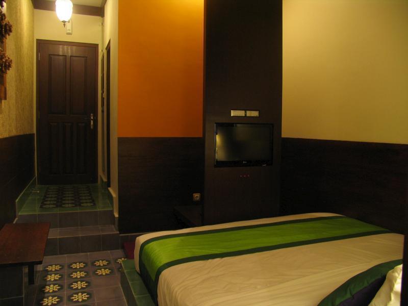 Dhanesvara Holistic Unique Homestay Wonocolo Ngoại thất bức ảnh