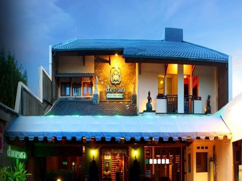 Dhanesvara Holistic Unique Homestay Wonocolo Ngoại thất bức ảnh