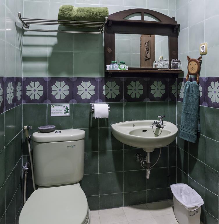Dhanesvara Holistic Unique Homestay Wonocolo Ngoại thất bức ảnh