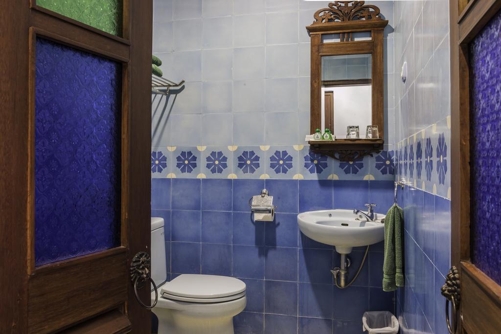 Dhanesvara Holistic Unique Homestay Wonocolo Ngoại thất bức ảnh