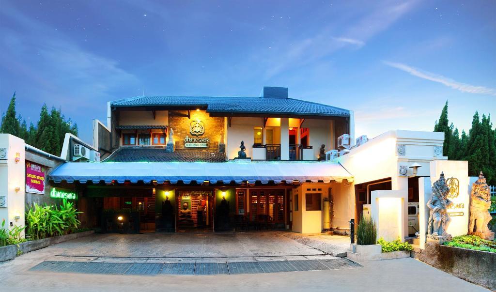 Dhanesvara Holistic Unique Homestay Wonocolo Ngoại thất bức ảnh