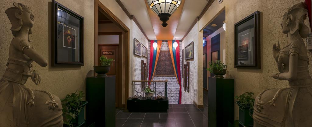 Dhanesvara Holistic Unique Homestay Wonocolo Ngoại thất bức ảnh