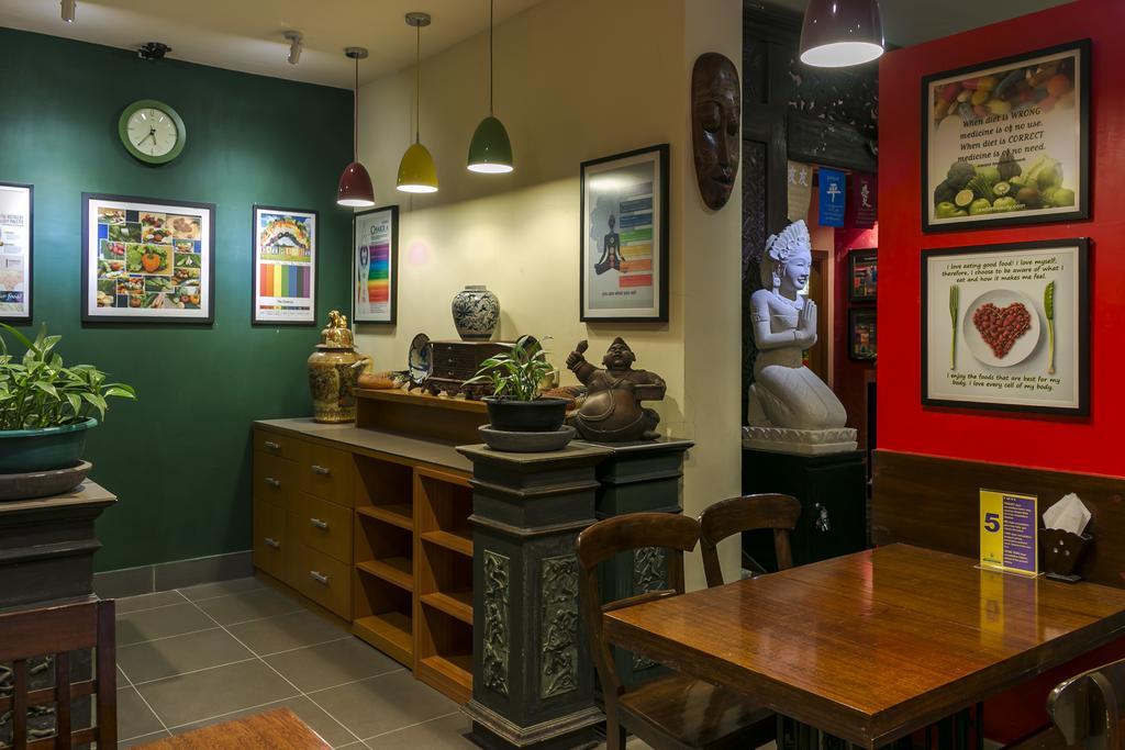 Dhanesvara Holistic Unique Homestay Wonocolo Ngoại thất bức ảnh