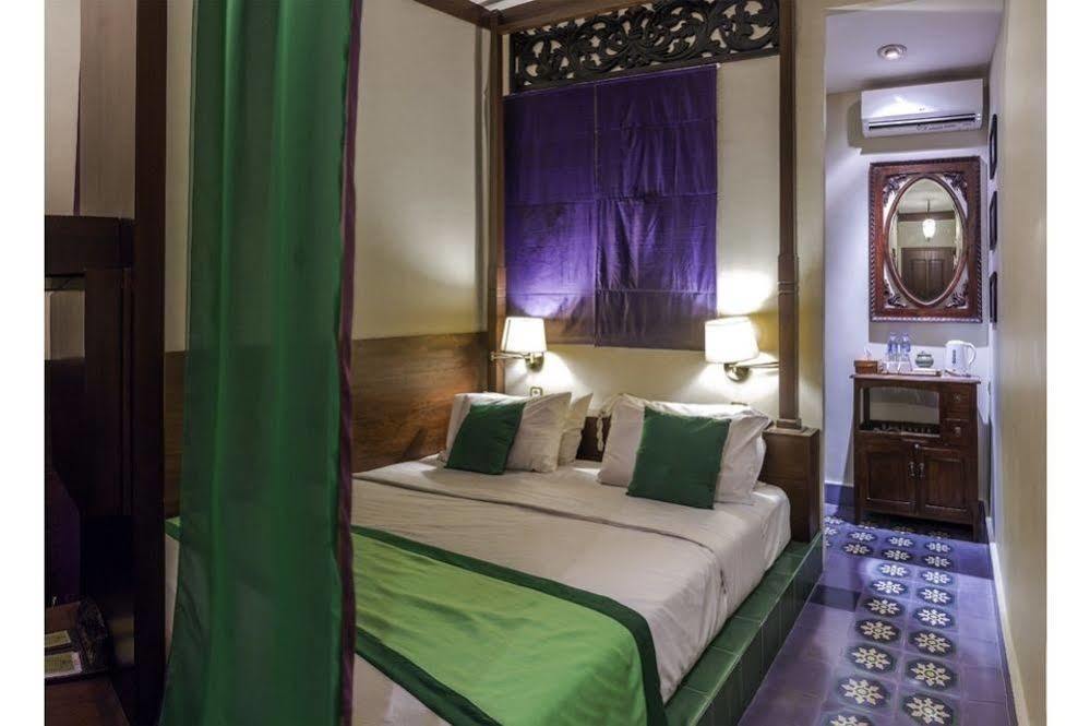 Dhanesvara Holistic Unique Homestay Wonocolo Ngoại thất bức ảnh
