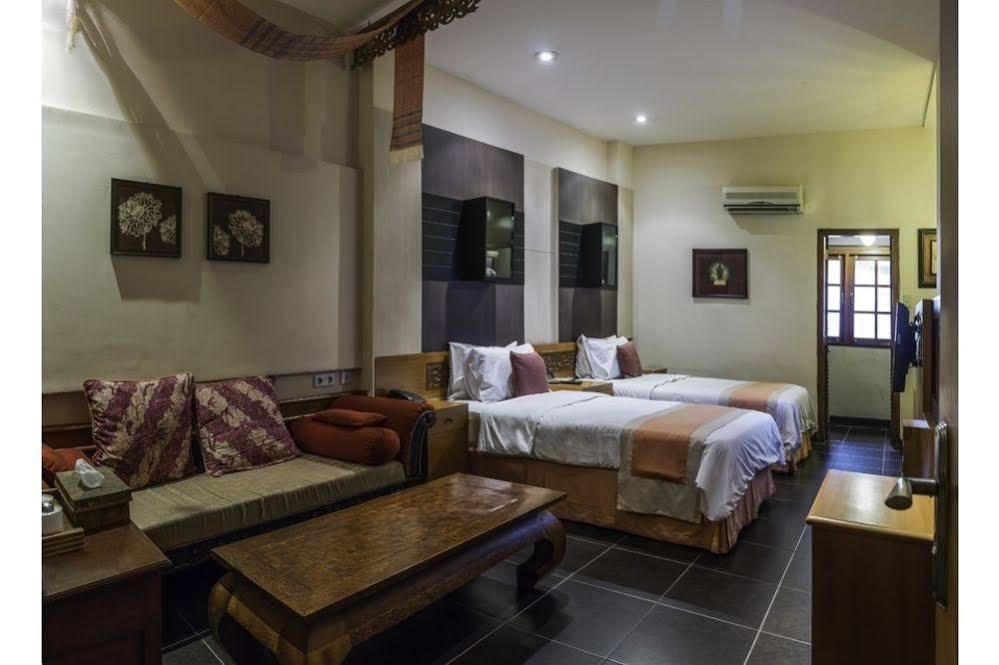 Dhanesvara Holistic Unique Homestay Wonocolo Ngoại thất bức ảnh