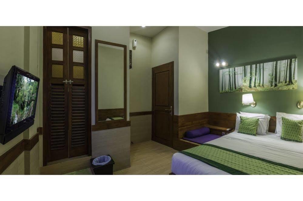 Dhanesvara Holistic Unique Homestay Wonocolo Ngoại thất bức ảnh