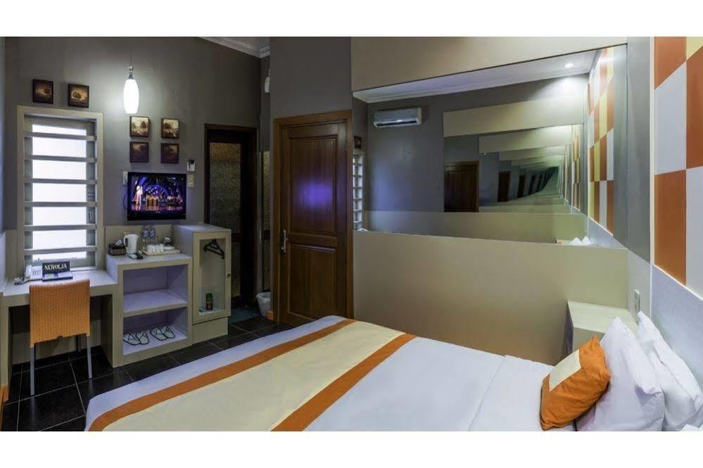 Dhanesvara Holistic Unique Homestay Wonocolo Ngoại thất bức ảnh