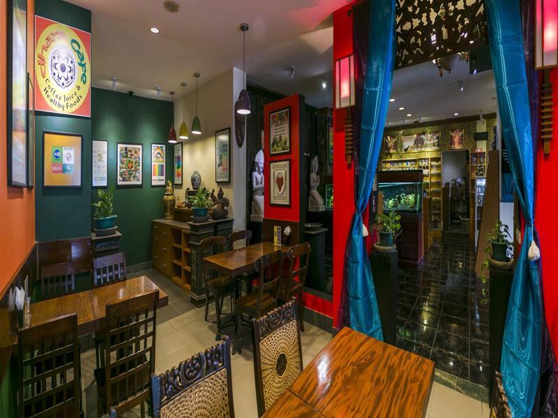 Dhanesvara Holistic Unique Homestay Wonocolo Ngoại thất bức ảnh