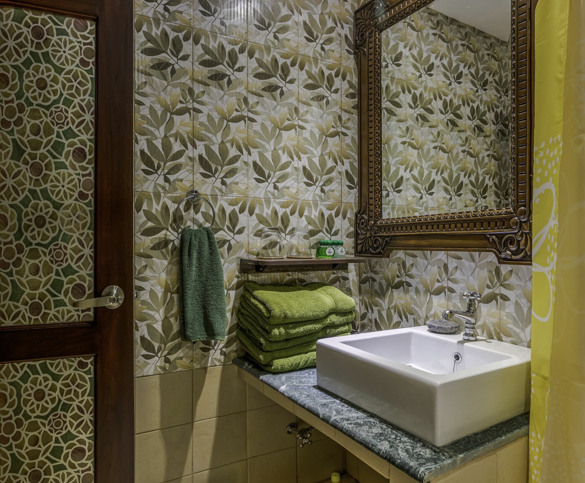 Dhanesvara Holistic Unique Homestay Wonocolo Ngoại thất bức ảnh